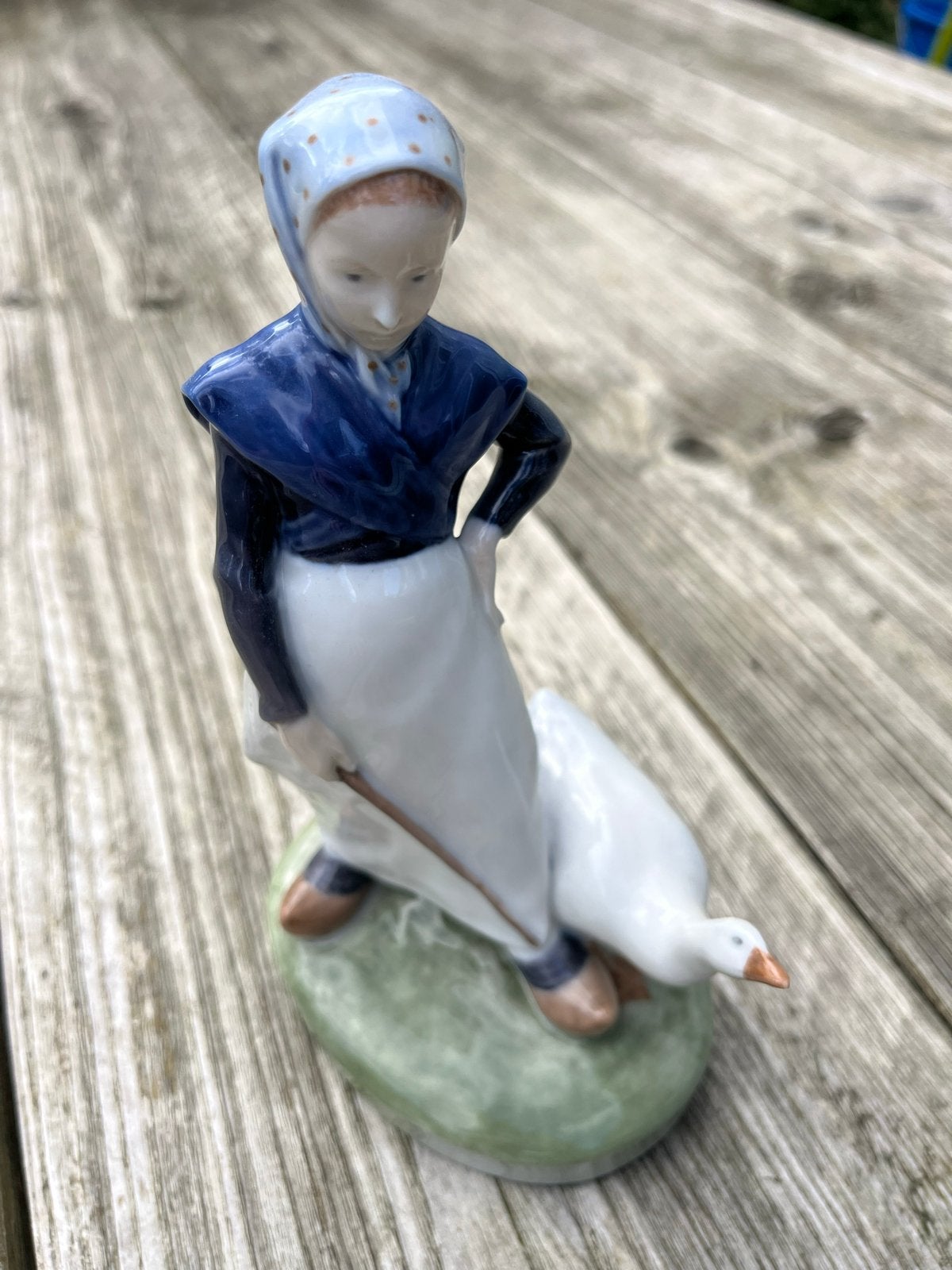 Royal Copenhagen beeldje: Meisje met gans, nr. 528, Verzamelen, Ophalen of Verzenden, Gebruikt, Mens
