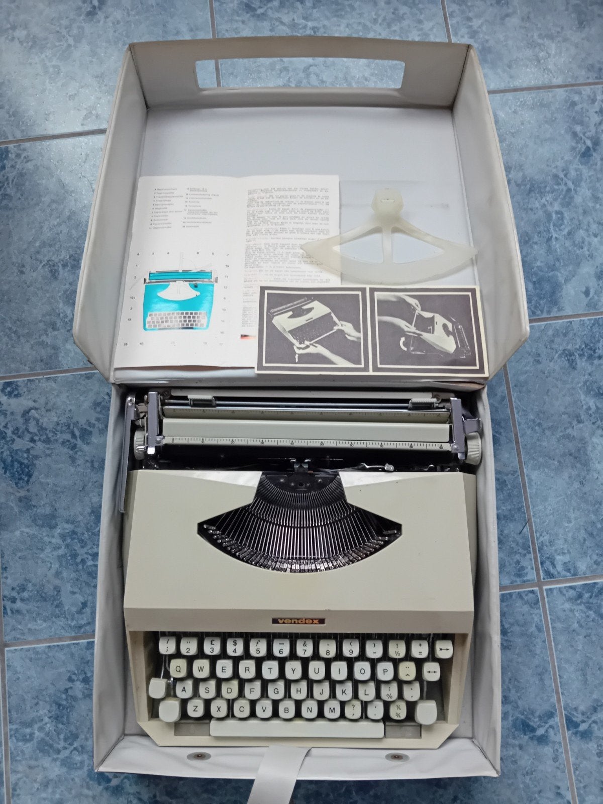 typemachine vendex 300 in koffer met gebruiksaanwijzing, Ophalen of Verzenden