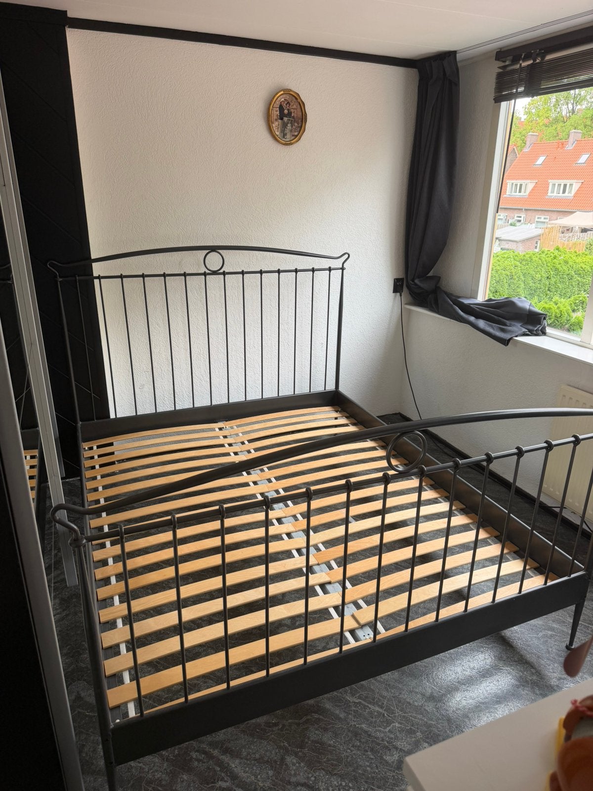 Bed frame SKORVA, Huis en Inrichting, Slaapkamer | Bedden, Ophalen, Tweepersoons, Zo goed als nieuw, 200 cm