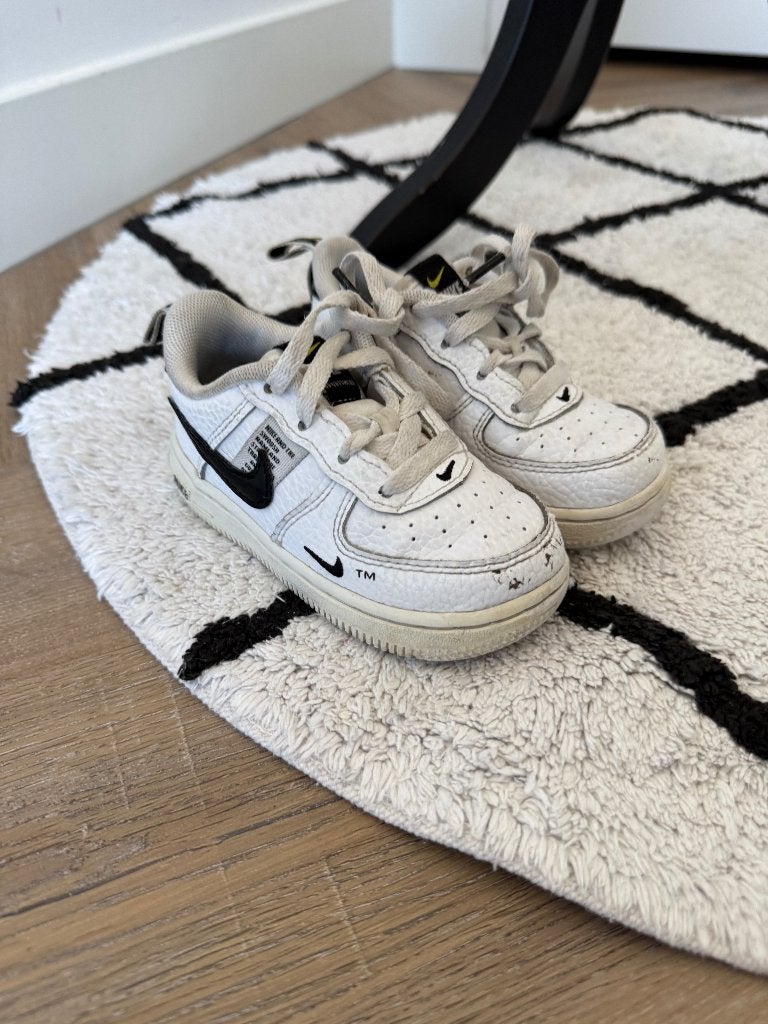 Heel goed wit Nike Air force 22 (22.5) peuter schoen sneaker, Jongen of Meisje, Schoenen, Ophalen of Verzenden, Zo goed als nieuw