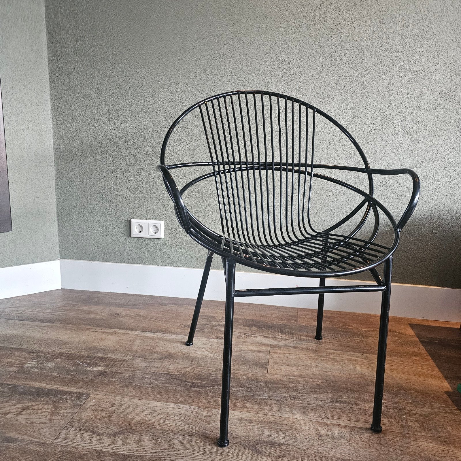 zwarte stalen draad stoel - rotan design, Ophalen, Modern design, Gebruikt, Zwart