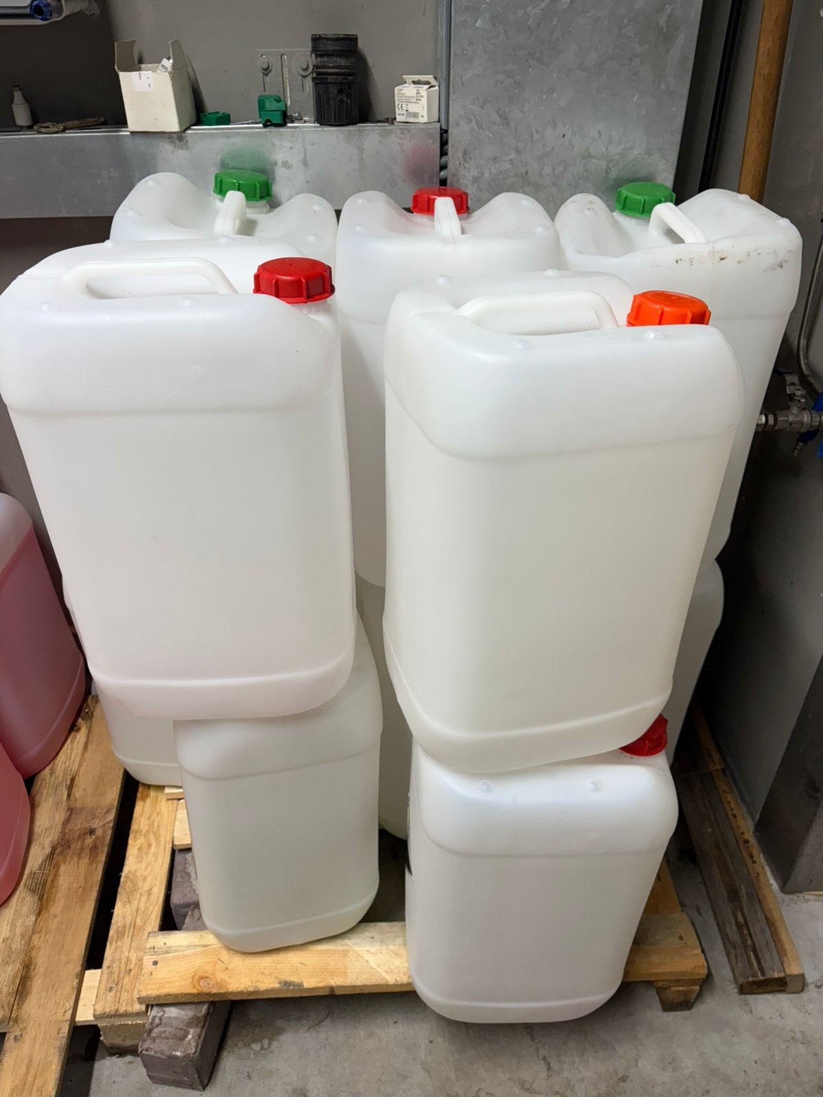 Jerrycans 25 liter, Minder dan 75 liter, Ophalen, Zo goed als nieuw