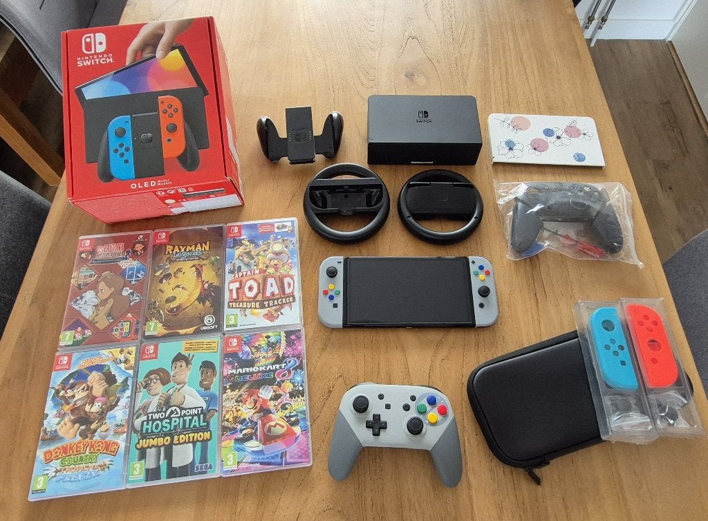 Nintendo switch Oled met 6 spellen costum made controllers, Met games, Zo goed als nieuw, Met 3 controllers of meer, Switch OLED