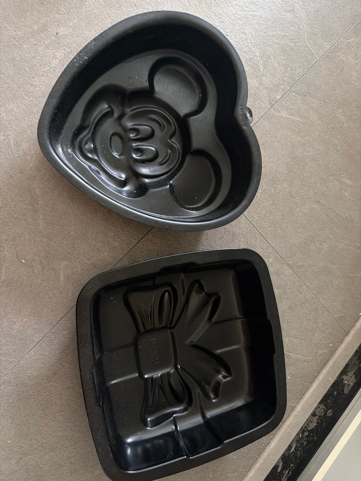 Mickey Mouse en Cadeau Bakvormen - Zo goed als nieuw, Overige typen, Ophalen of Verzenden, Zo goed als nieuw, Zwart