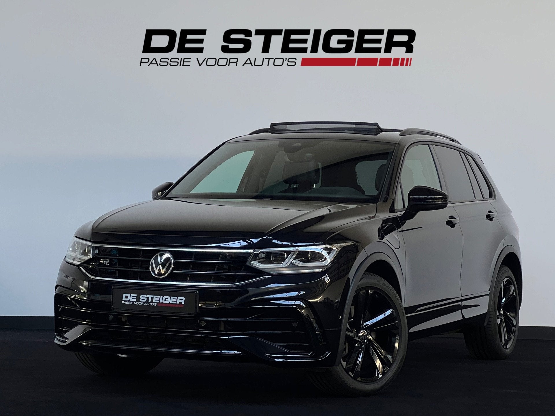 Volkswagen TIGUAN 1.4 TSI eHybrid 3 x R-Line Pano Keyless He, Stof, Zwart, Hybride Elektrisch/Benzine, SUV of Terreinwagen