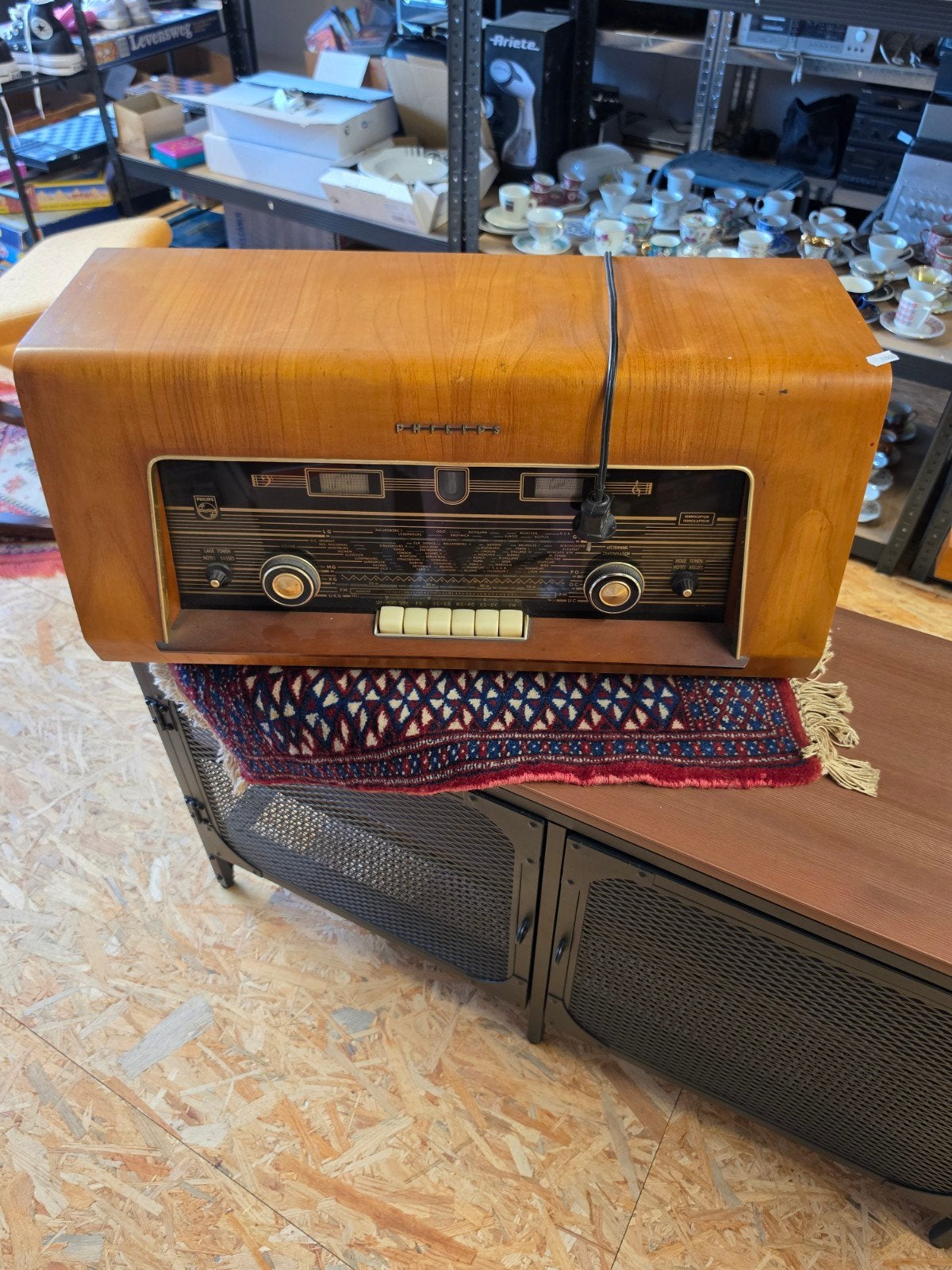 Vintage Philips buizenradio - Prachtig retro design, Ophalen, Gebruikt, Info@philips.com, Philips Consumer Lifestyle B.V., High Tech Campus 52, 5656 AG Eindhoven, Nederland