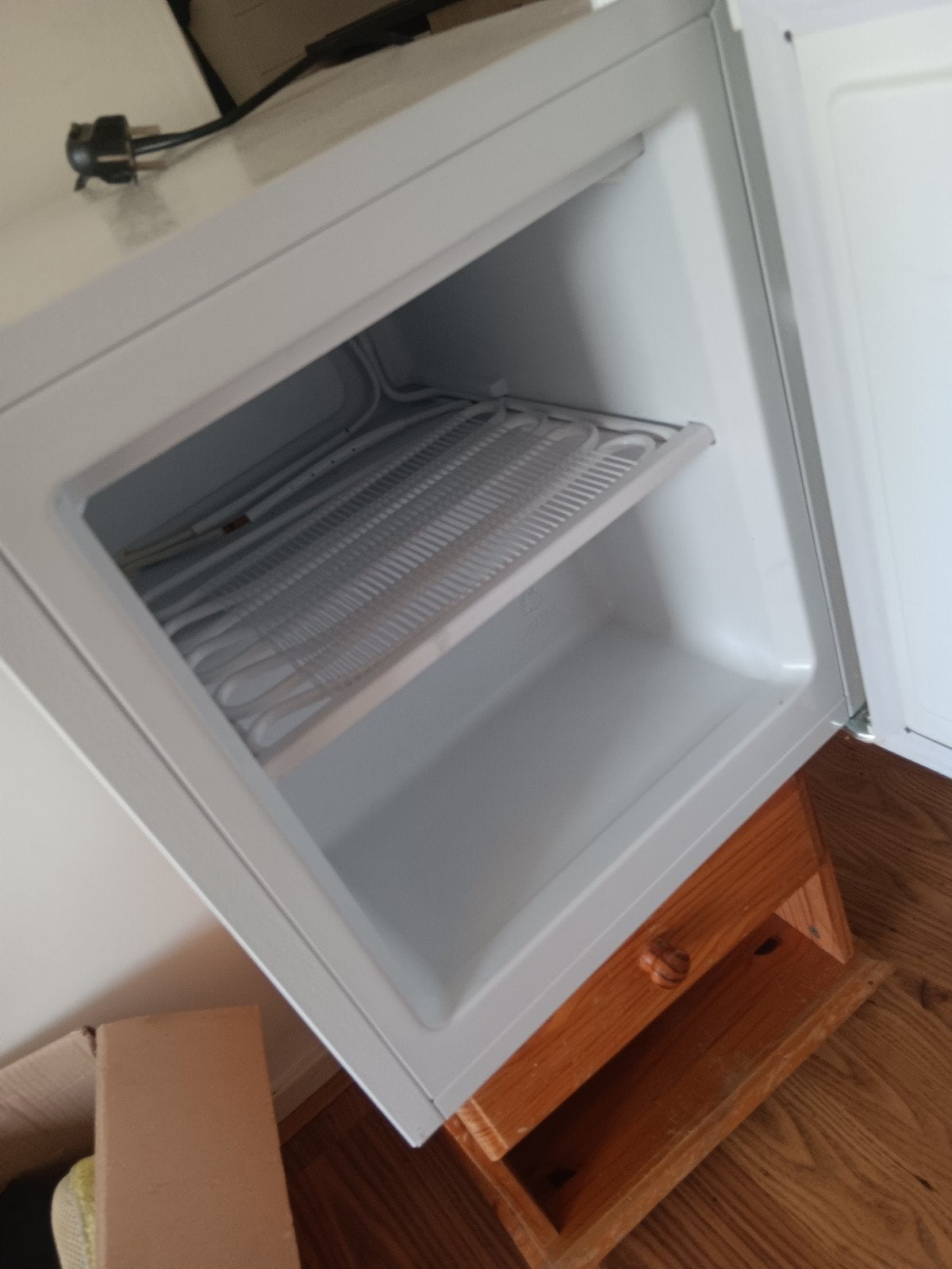 Compacte Vriezer 34 liter - Ideaal voor kleine ruimtes., Ophalen, Gebruikt, Met aparte vriezer, Minder dan 75 liter
