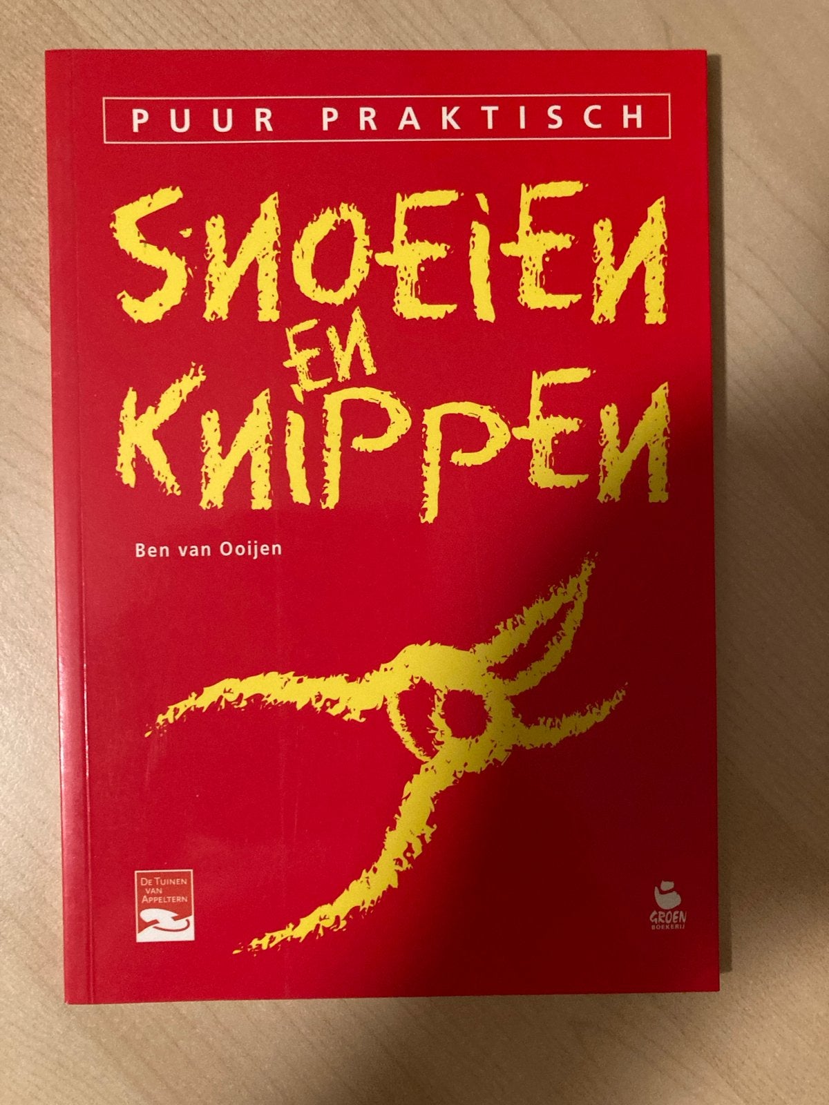 Puur Praktisch: Snoeien en Knippen - Ben van Ooijen, Ophalen of Verzenden, Zo goed als nieuw, Tuinieren en Tuinplanten
