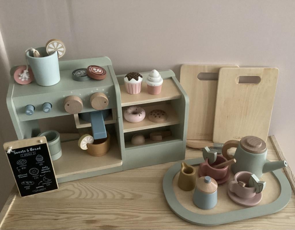 Little Dutch theeservies, koffiehoek, snijplanken en mesjes, Ophalen of Verzenden, Zo goed als nieuw, Meubelstuk of Keukentje