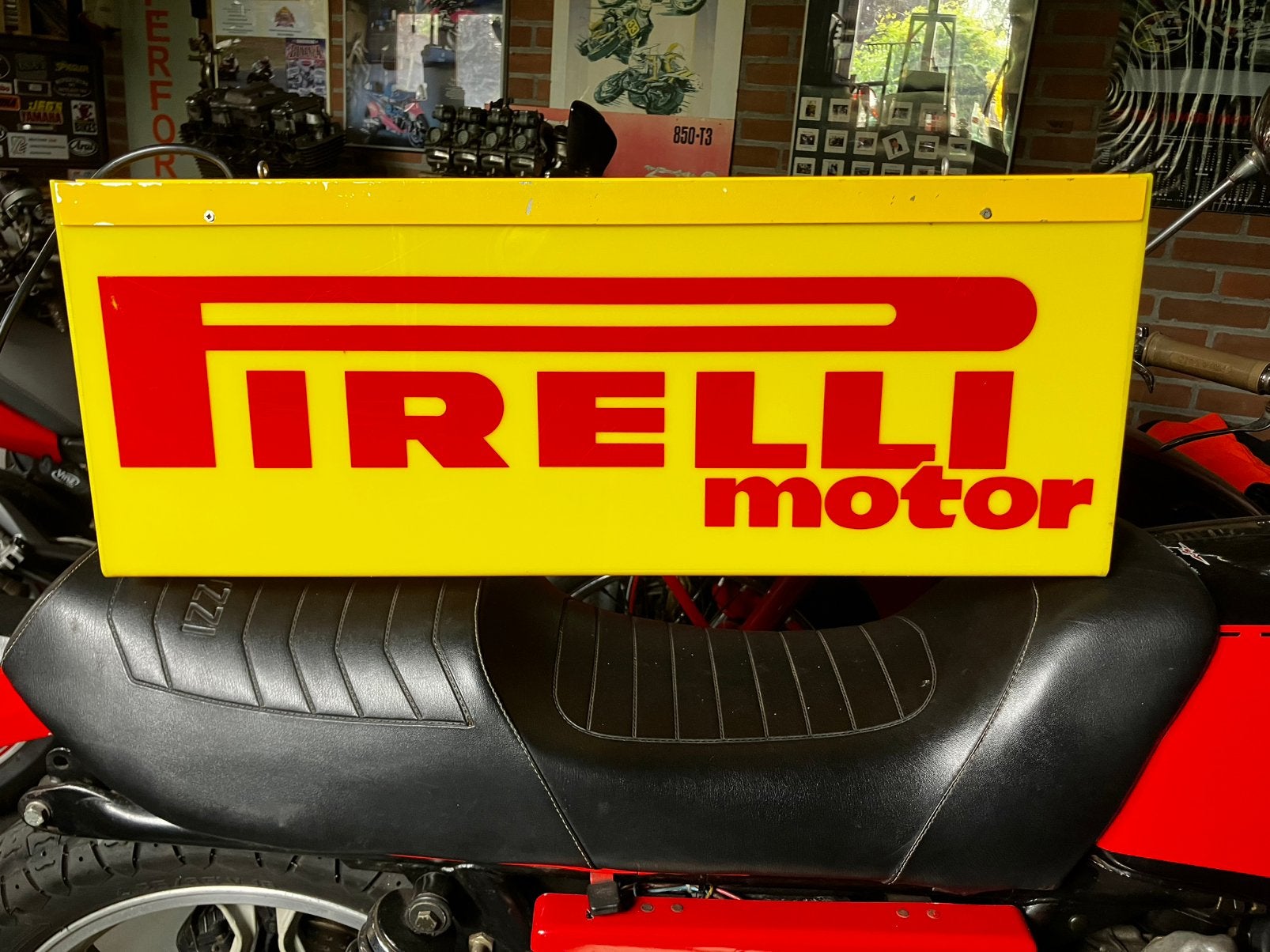 Pirelli Motor Lichtbak made in  Italy, Ophalen, Zo goed als nieuw, Lichtbak of (neon) lamp