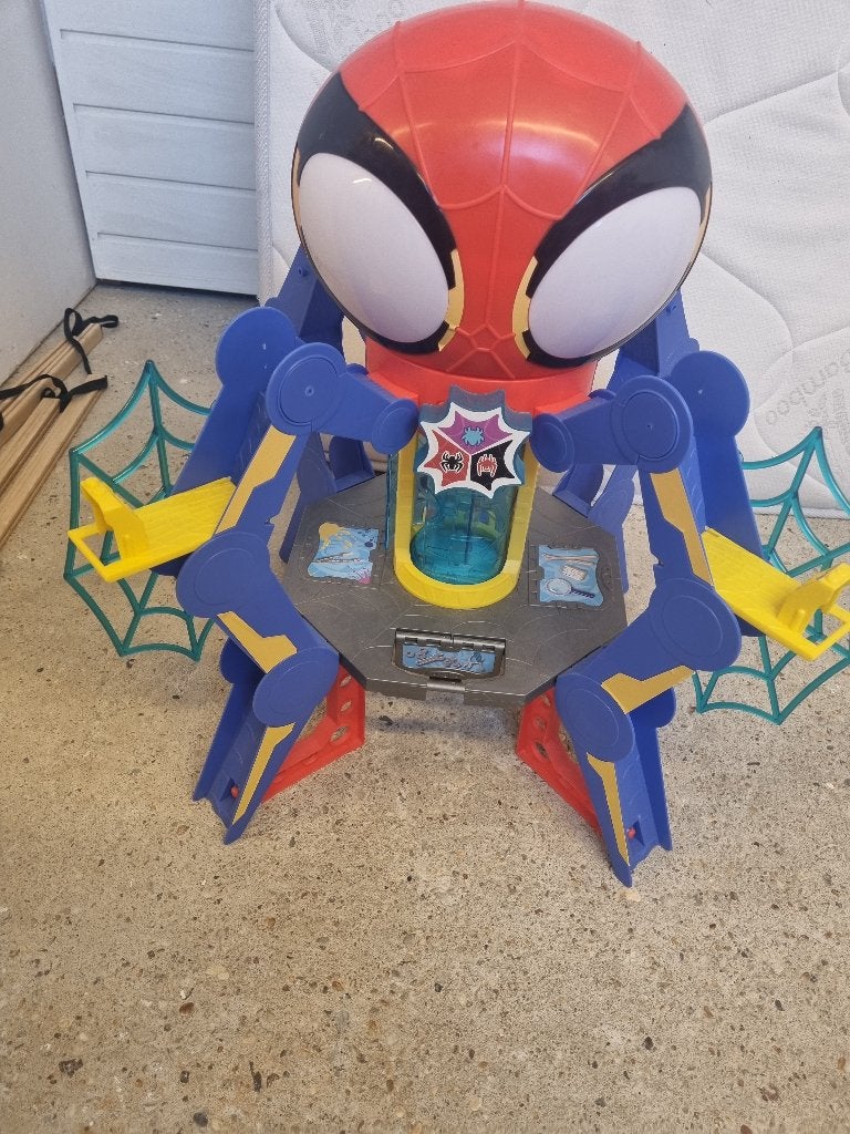 Spidey hoofdkwartier, Ophalen, Zo goed als nieuw