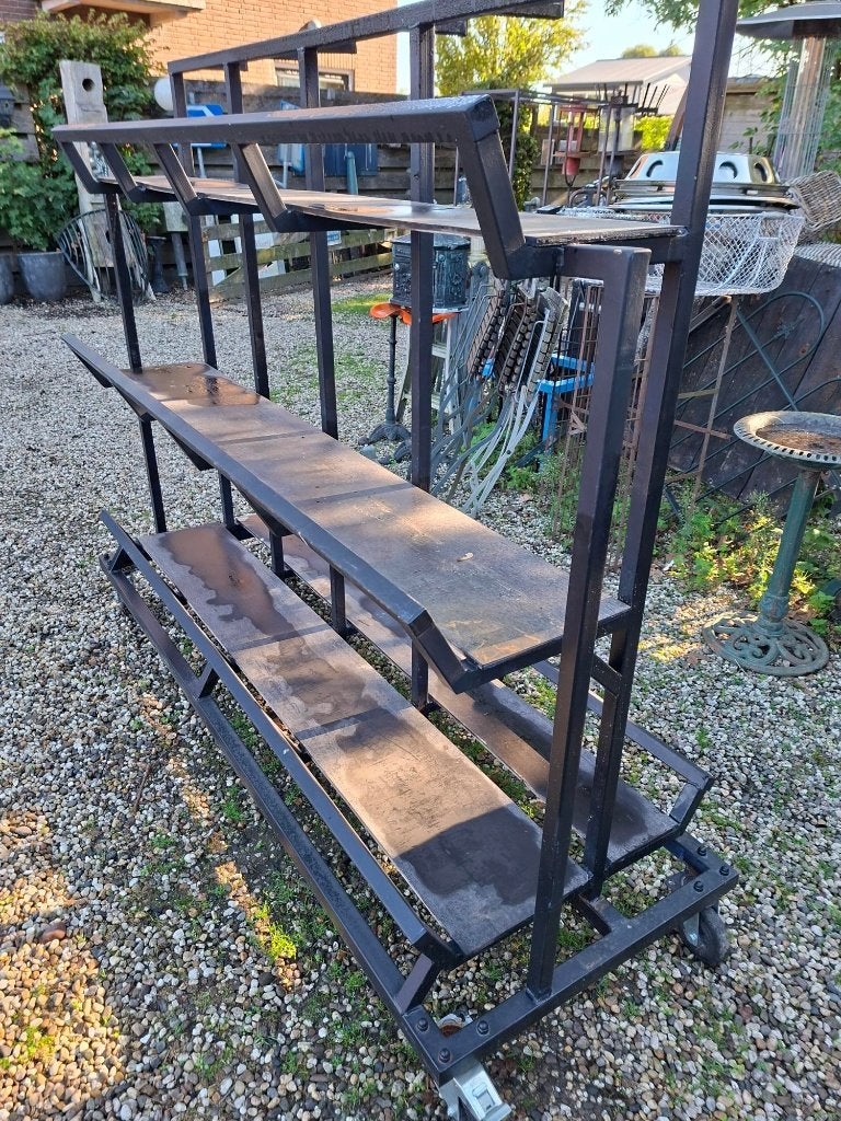 Robuuste Verkoopwagen / Presentatiewagen op wielen, Ophalen, Gebruikt