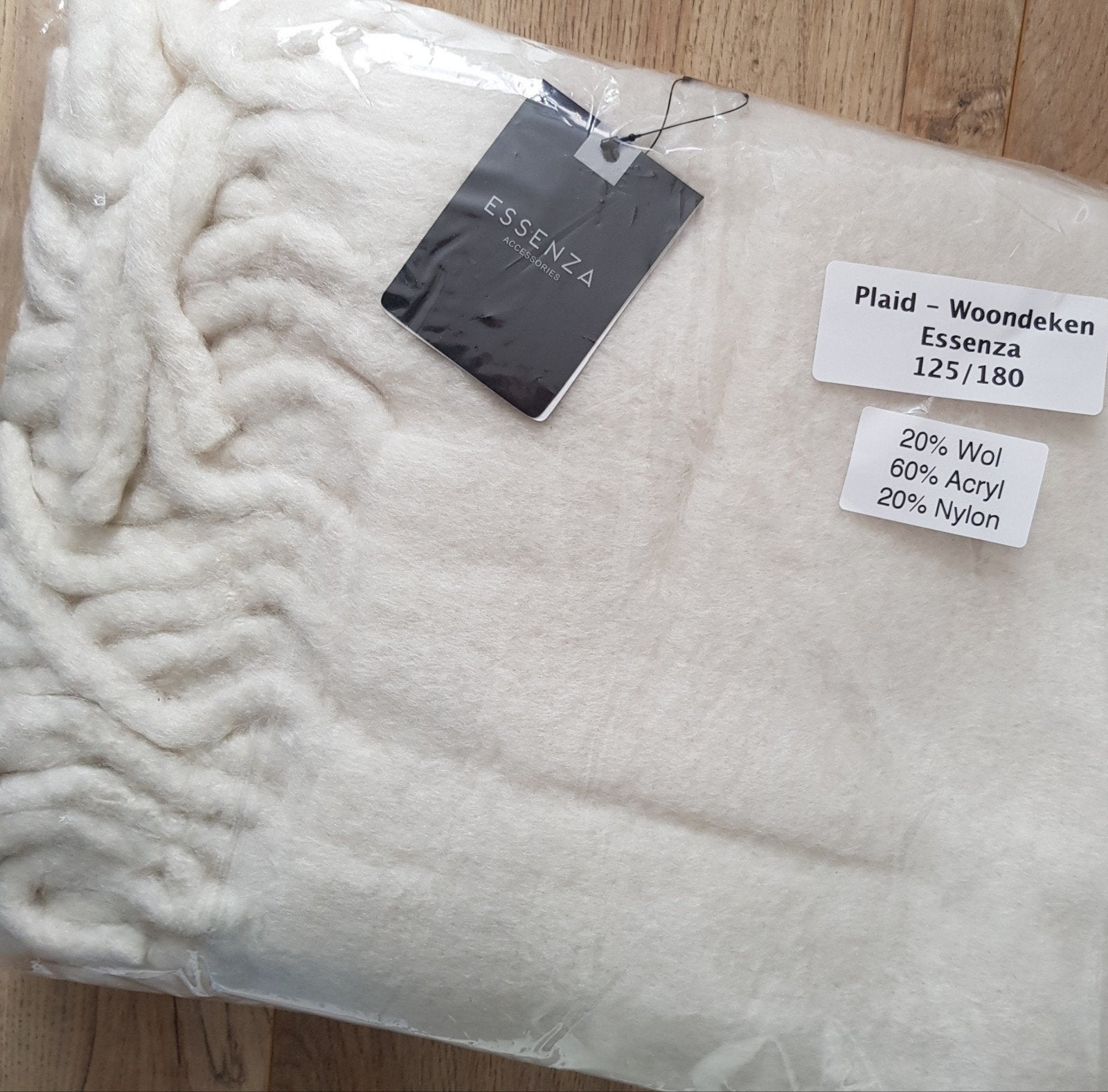 nieuwe woondeken plaid roomwit offwhite Essenza crème Kyan, Woondeken, Ophalen of Verzenden, 125 cm, Beige
