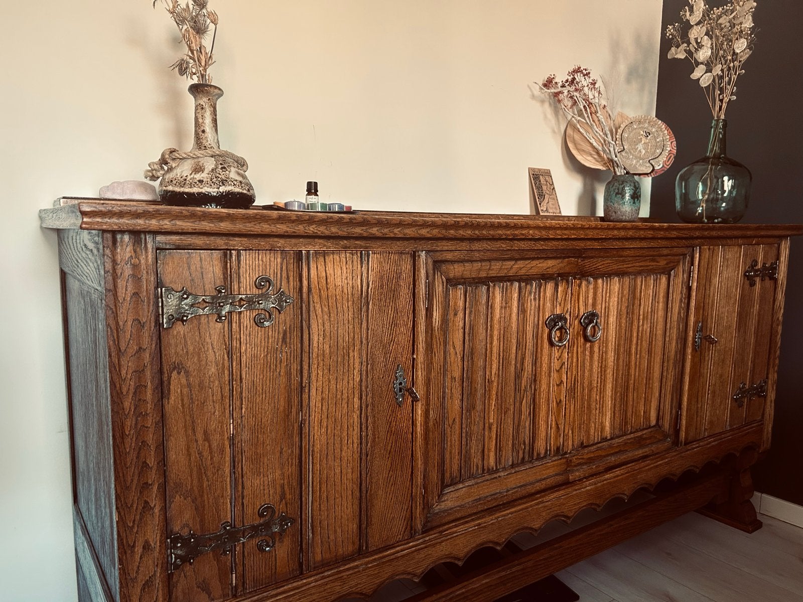 Antiek eiken dressoir met smeedijzeren beslag, Ophalen of Verzenden