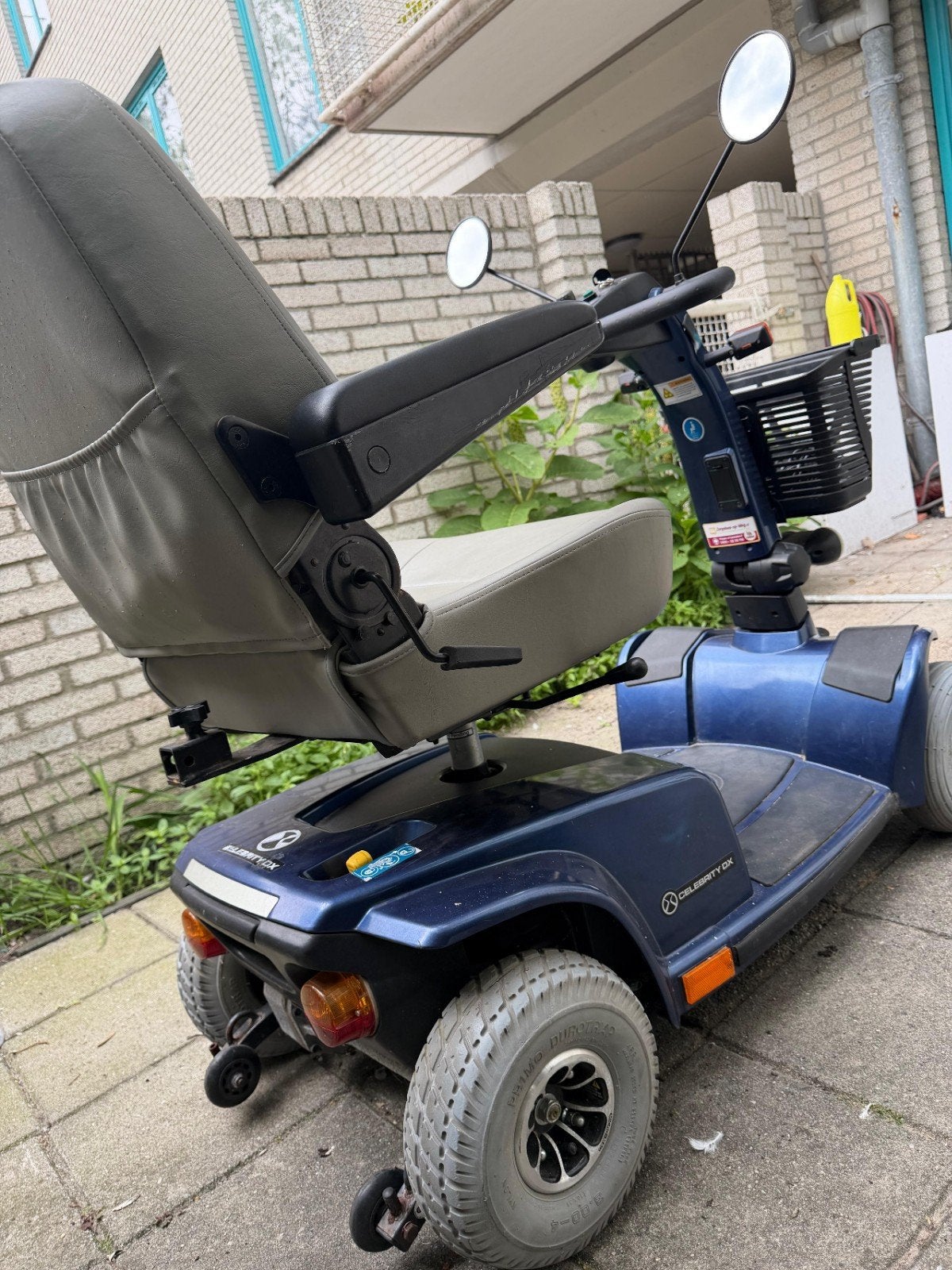 Te koop goed rijdende scootmobiel celebrity dx met vierwiel, Ophalen