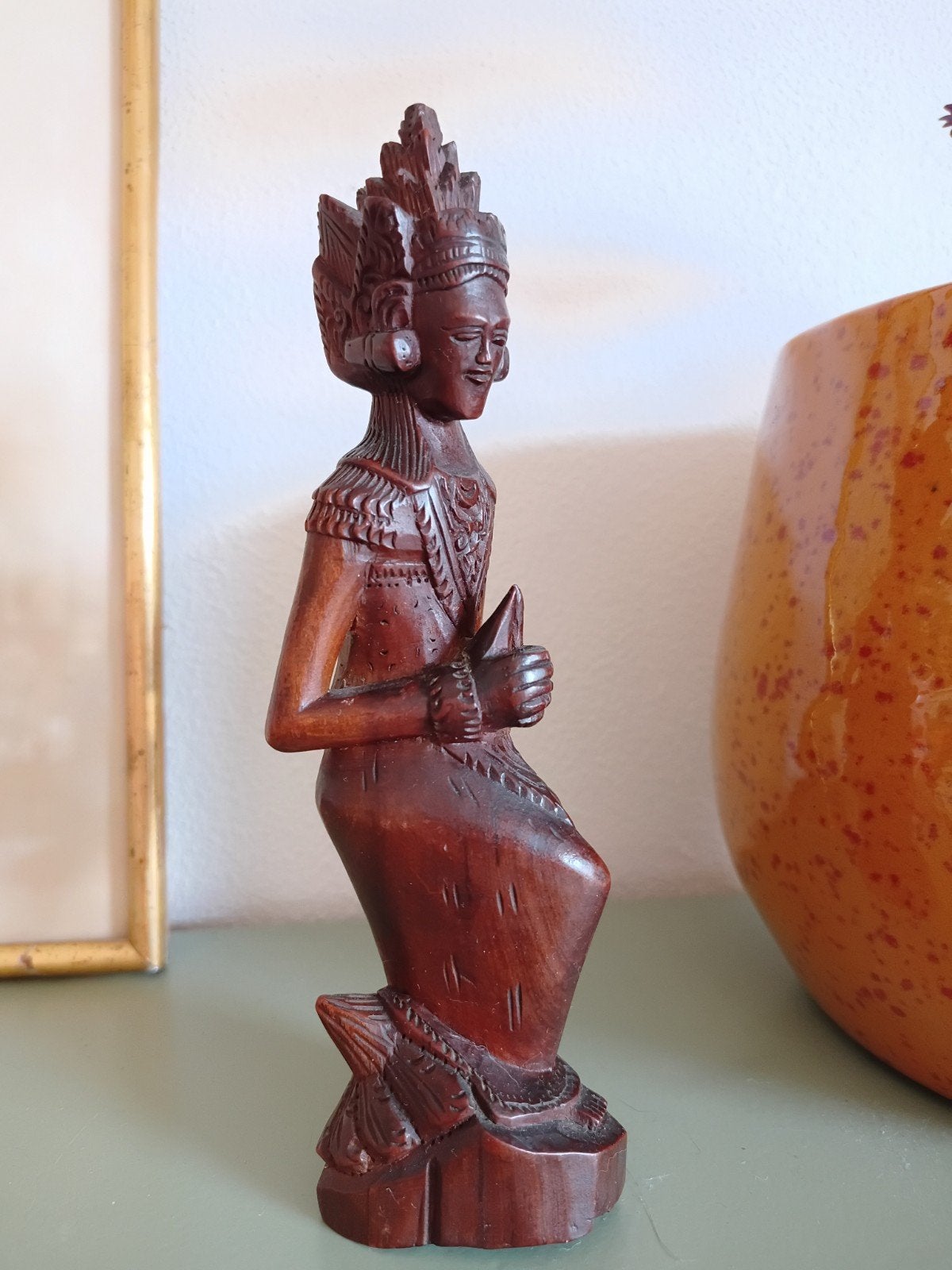Houten Balinese Danseres Beeldje - Handgesneden, Ophalen of Verzenden, Handgemaakt, 20 - 50 cm, Beeld