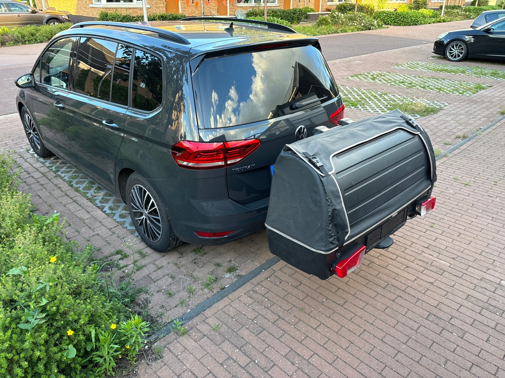 Te Huur: Trekhaakkoffer Thule Onto kantelbaar 300L, Ophalen, Gebruikt