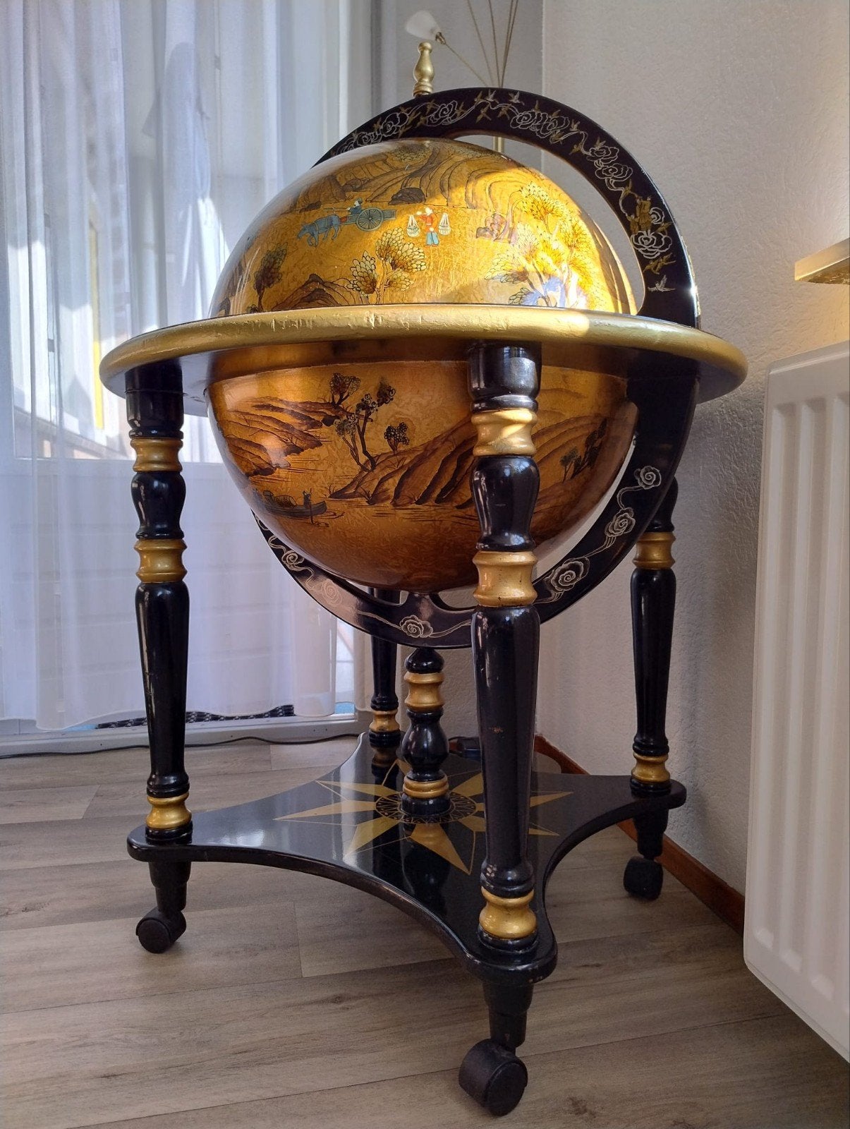 Zeldzame Barglobe met Chinese Schilderingen, Ophalen