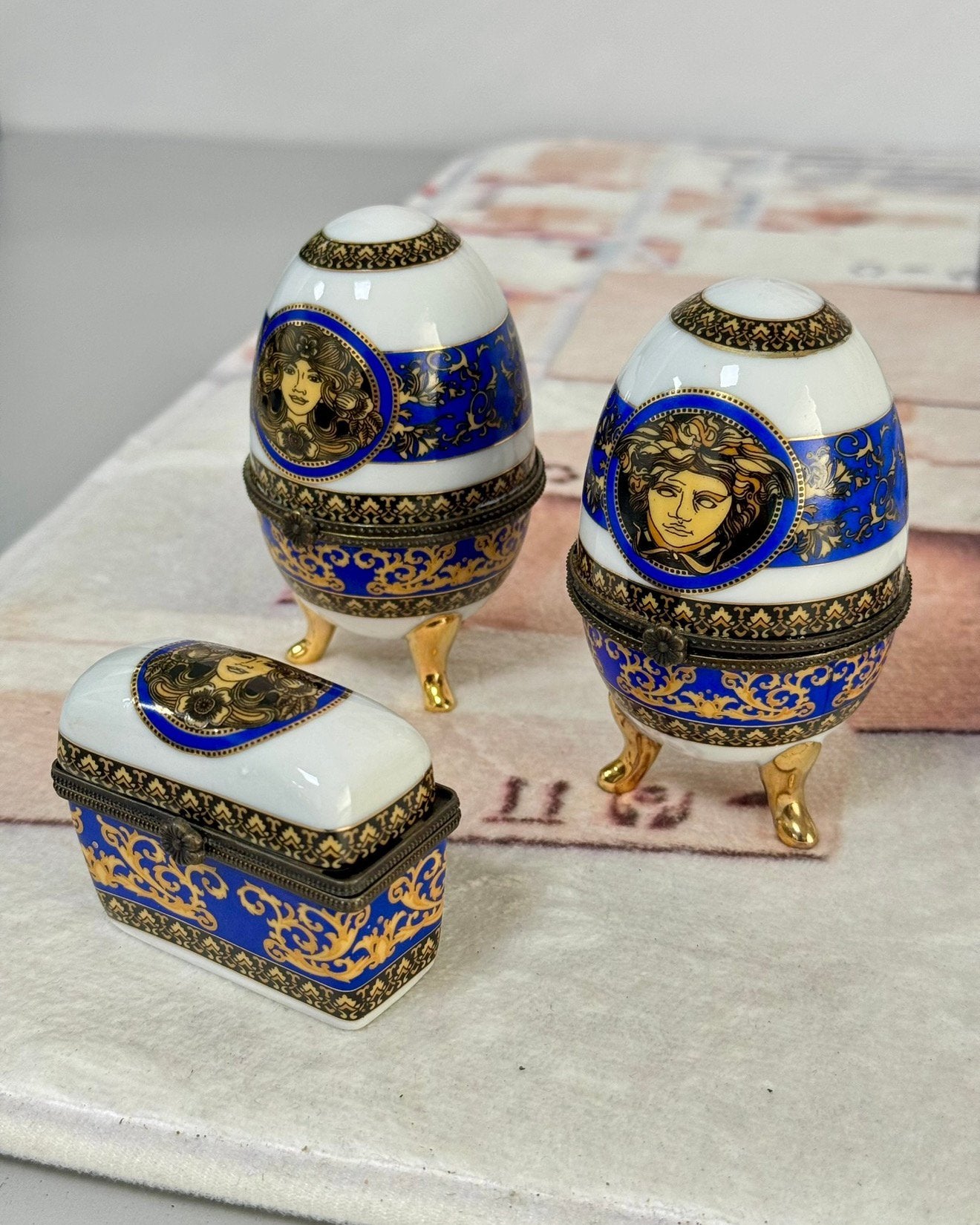 Fabergé ei eieren Versace Medusa SET blauw-wit faberge z/r, Ophalen of Verzenden