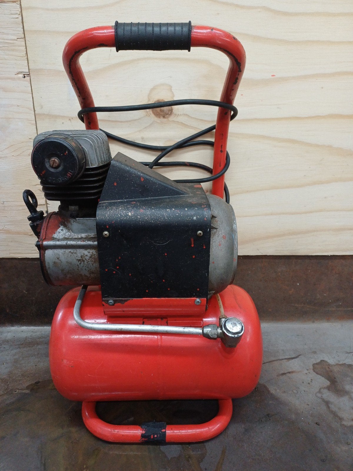 Compacte en mobiele compressor - Gebruikt, Gebruikt, 6 tot 10 bar, Ophalen of Verzenden, Minder dan 200 liter/min