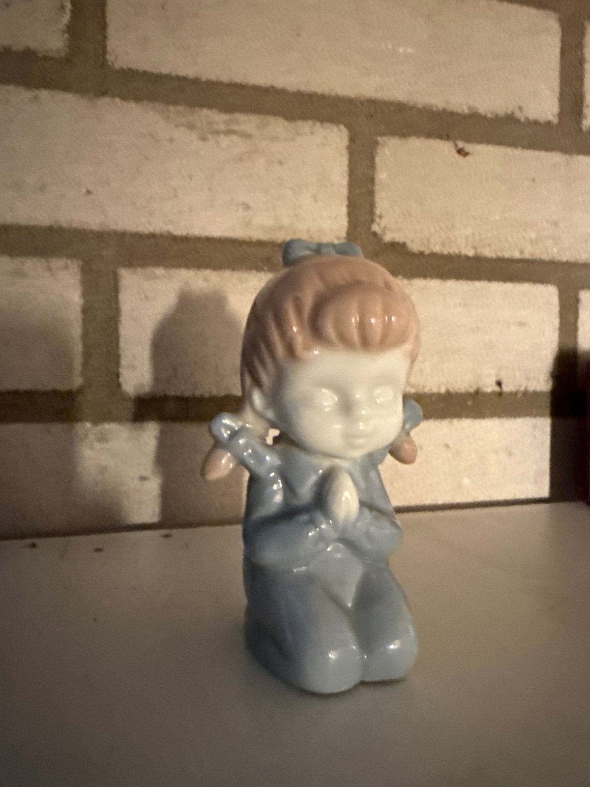 Vintage biddend meisje beeldje - Porselein, Antiek en Kunst, Ophalen of Verzenden
