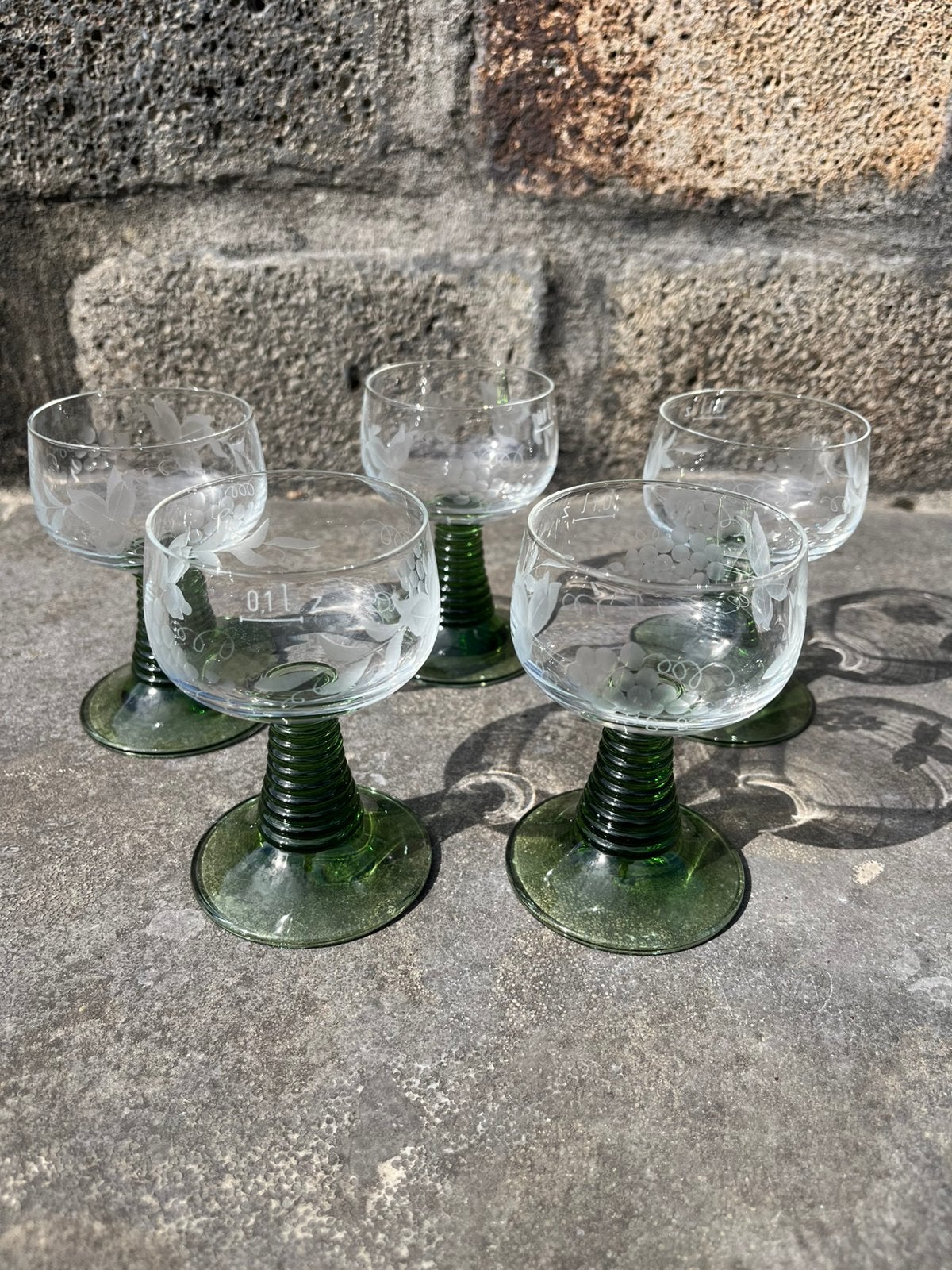 Vintage set van 5 Roemer glazen 0,1l. met geëtste decoraties, Overige typen, ?, Zo goed als nieuw, ?