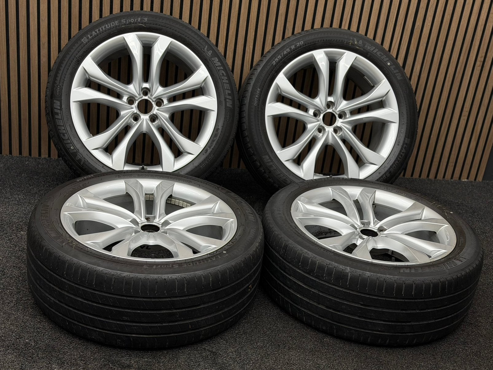 Originele 20 inch Audi Q5 8R 5x112 ET33 Michelin 255/45/20, Ophalen, 255 mm, ., Banden en Velgen