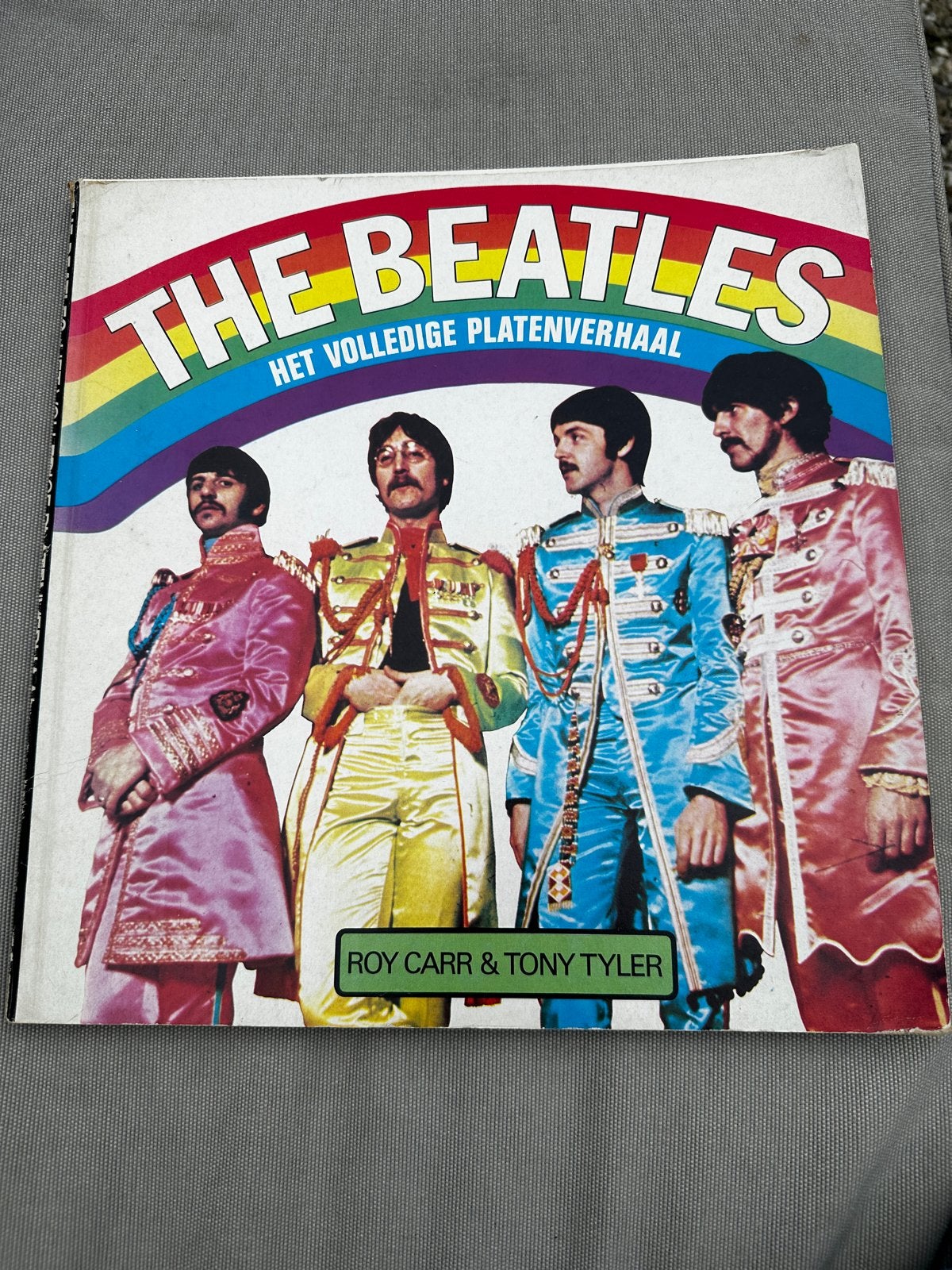 The Beatles: Het Volledige Platenverhaal (1975), Boeken, Ophalen of Verzenden, Gelezen, Artiest