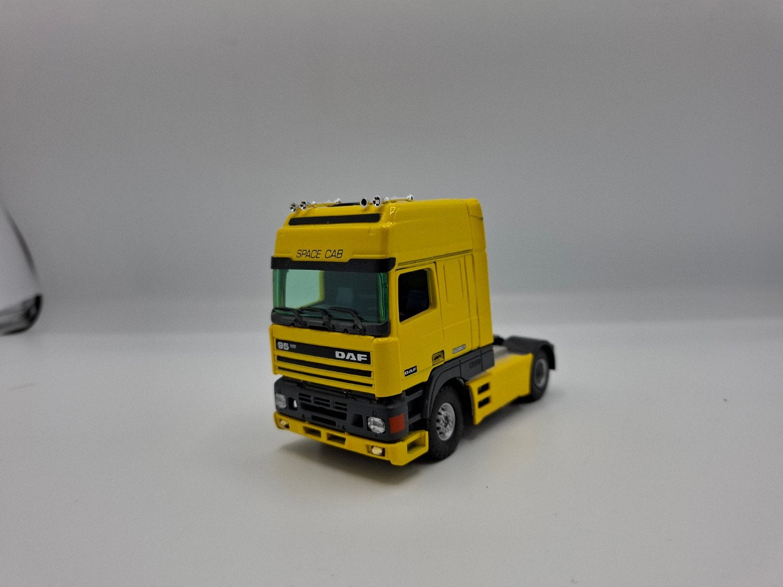 Tekno Daf 95 500 super space cab 4x2 demo trekker, Ophalen of Verzenden, Zo goed als nieuw, Bus of Vrachtwagen, Tekno