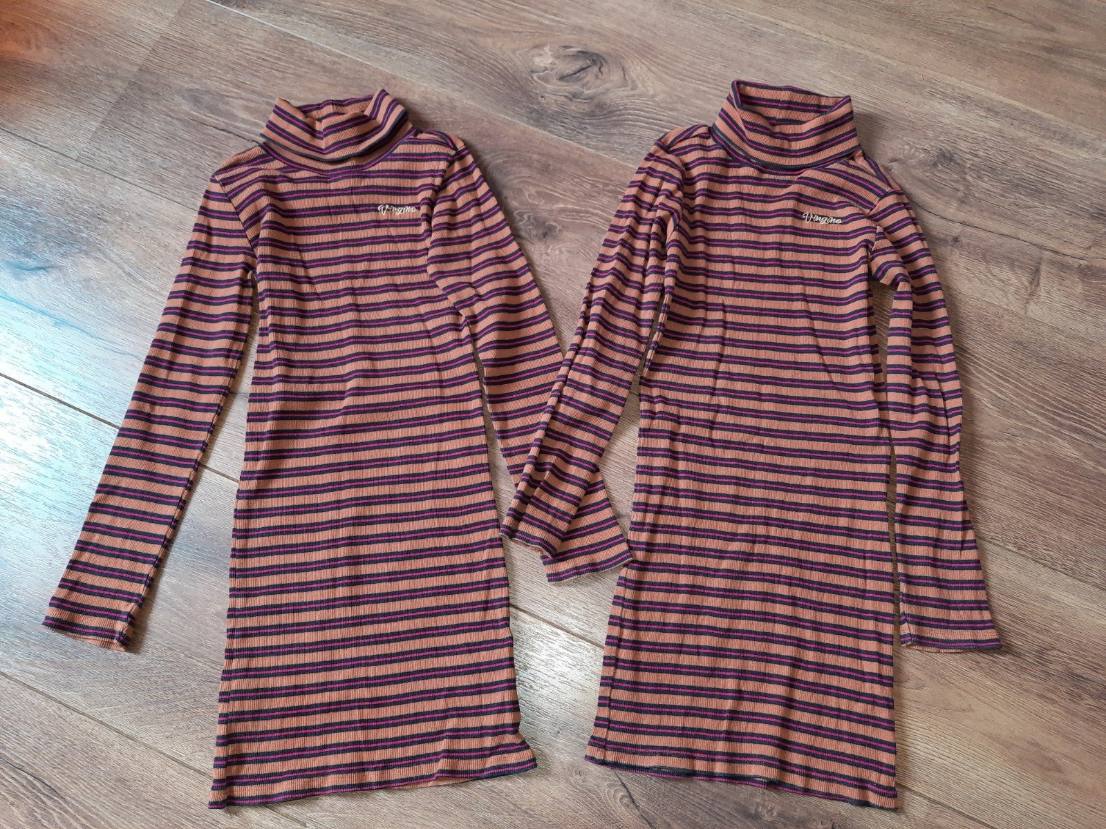 Tweeling meisjes Vingino jurkjes met kol maat 140
Valt meer, Ophalen of Verzenden, Zo goed als nieuw, Kleding