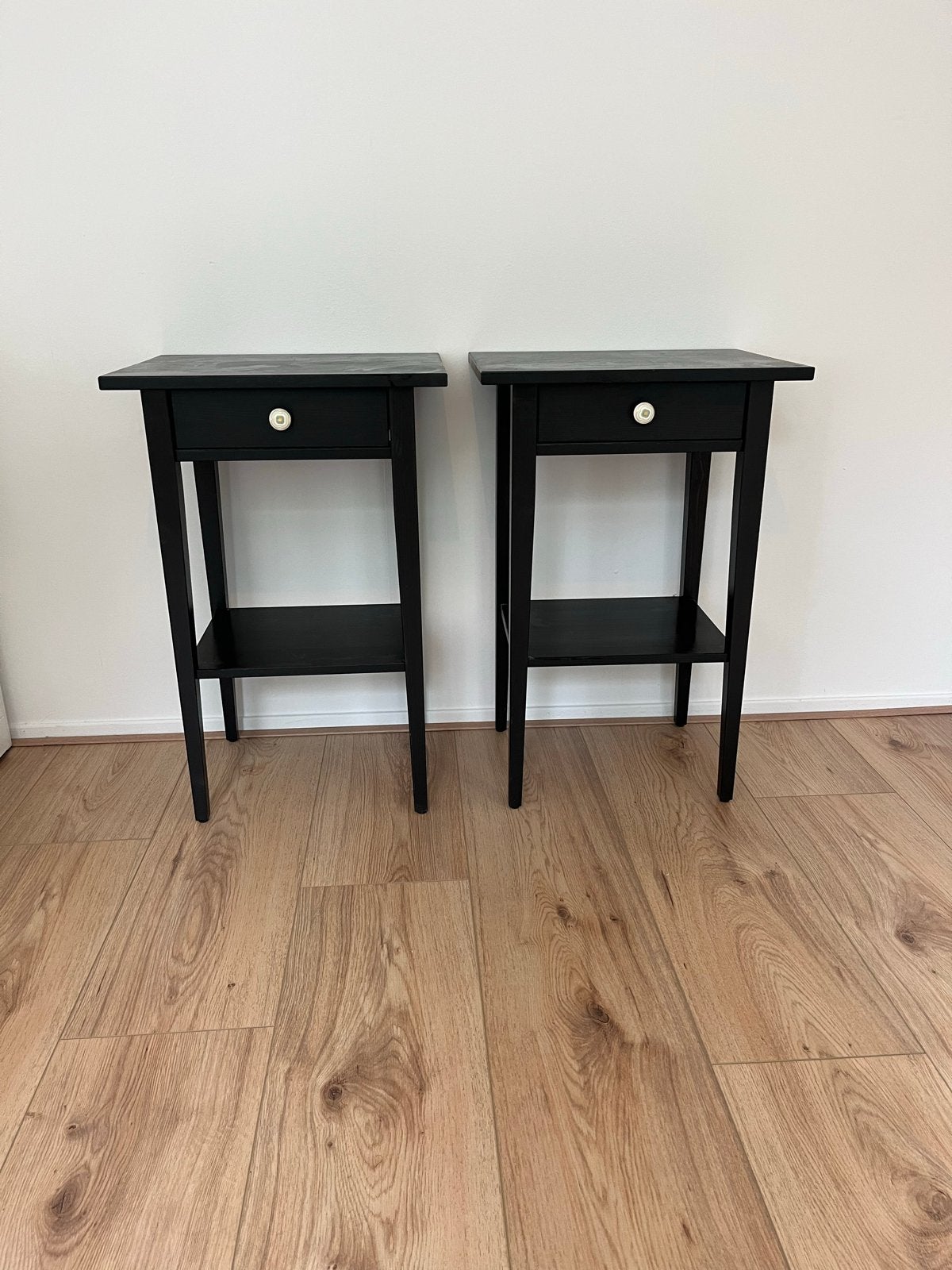 IKEA HEMNES Nachtkastjes - Donkerbruin (Set van 2), Zo goed als nieuw, 45 tot 65 cm, Hout, 55 tot 70 cm