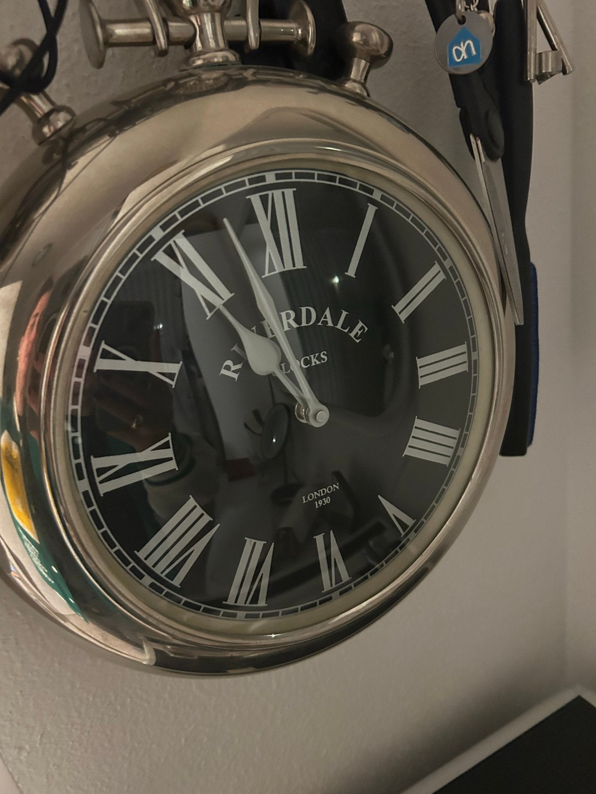 Riverdale Wandklok - Stijlvolle Klok met Romeinse Cijfers, Ophalen, Analoog, Zo goed als nieuw, Zilver