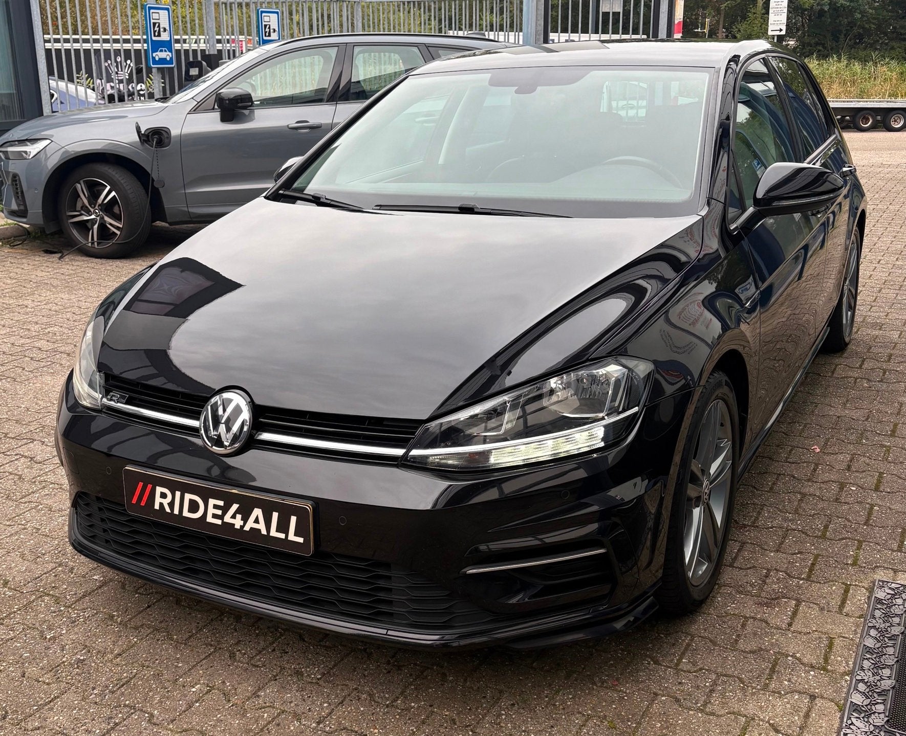 Volkswagen Golf 1.4 TSI R-Line/CARPLAY/LEDER/STOELVW, Dealer onderhouden, 125 pk, Gebruikt, 4 cilinders