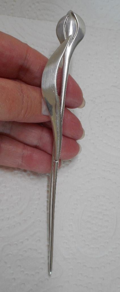Zilveren prachtige lange modernist broche nr.1560, Sieraden, Tassen en Uiterlijk, Broches, 10 cm of meer, Verzenden, Zo goed als nieuw