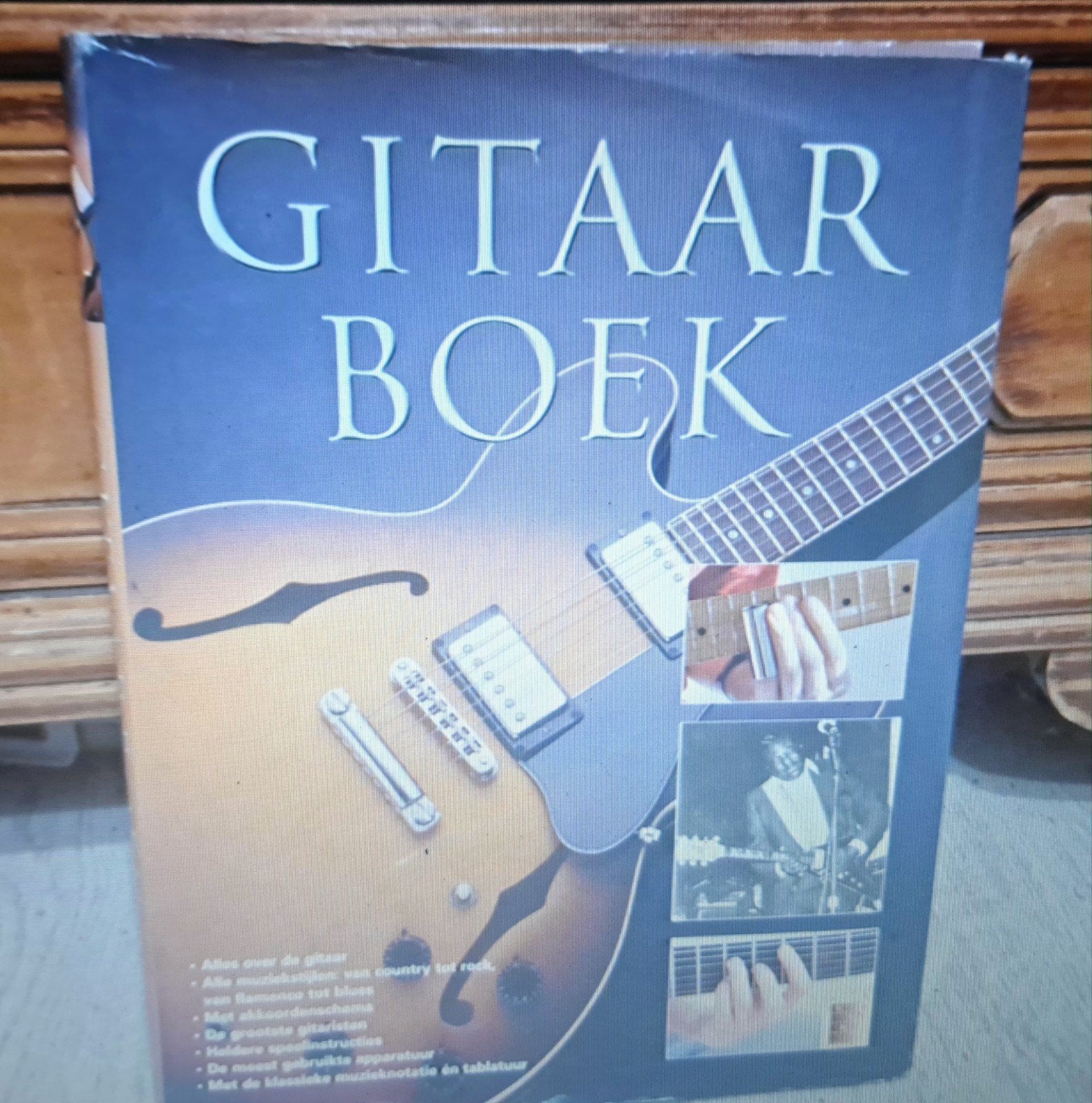 Gitaarboek: Alles over de gitaar voor beginners en gevorder, Boeken, Ophalen of Verzenden, Zo goed als nieuw, Instrument, Diverse ervaren gitaristen