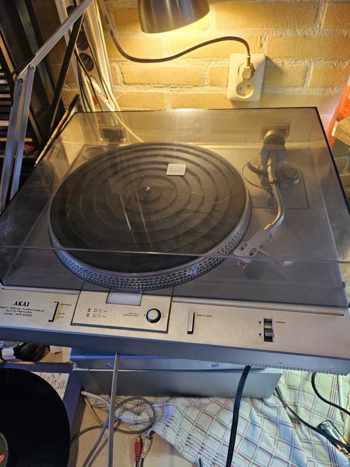 Akai AP-D30 Platenspeler met element (33rpm OK, 45rpm traag), Ophalen of Verzenden, Platenspeler, Niet werkend, Akai