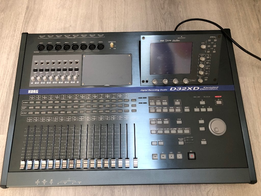 Korg D32XD multitrack harddisk recorder - mixer - cd writer, Ophalen of Verzenden, Gebruikt, 20 kanalen of meer, Microfooningang