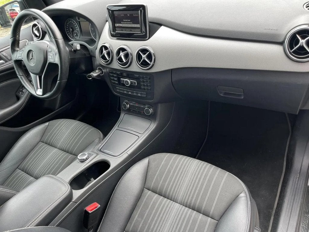 Mercedes-Benz B-Klasse 180 SPORT AFN TREKH.+XEN € 11.740,0, 1325 kg, Gebruikt, 4 cilinders, Leder en Stof