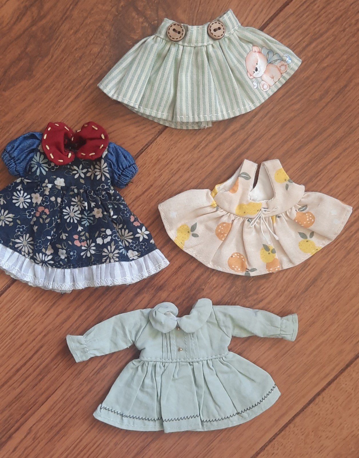 Bjd 21 cm o.a monstdoll, 4 dlg kleding lot nieuw., Verzamelen, Ophalen of Verzenden, Nieuw, Kleertjes