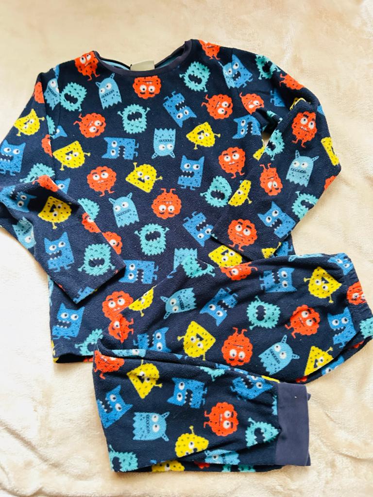 Fleece Pyjama met leuke monsters - C&A Maat 128, Ophalen of Verzenden, Zo goed als nieuw