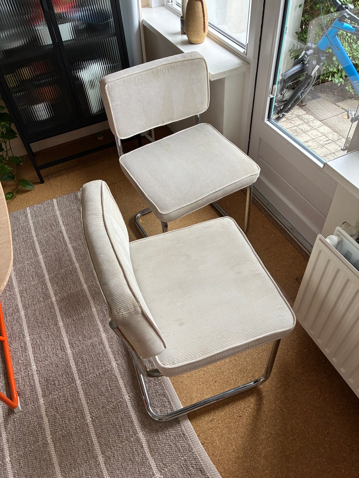 Witte velvet ribstof eetkamerstoelen - Gebruikt maar netjes, Ophalen, Gebruikt, Twee, Wit