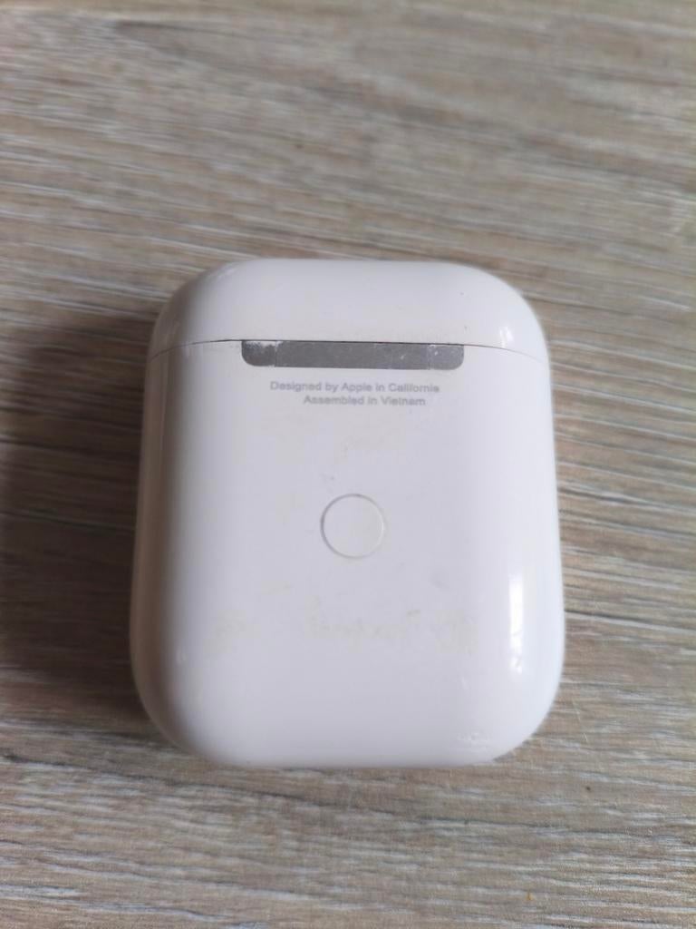 Apple AirPods 2e generatie en JBL oplaadcase (alleen cases), Audio, Tv en Foto, Koptelefoons, Ophalen of Verzenden, Gebruikt, Overige merken