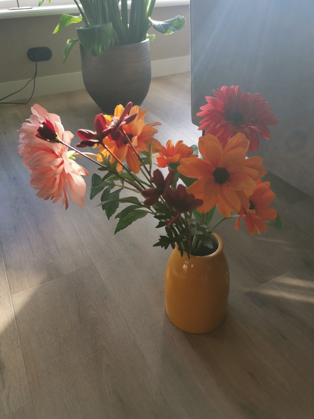 Gele IKEA vaas met kunstbloemen, Huis en Inrichting, Woonaccessoires | Vazen, Geel, Inclusief decoratie, Ophalen of Verzenden