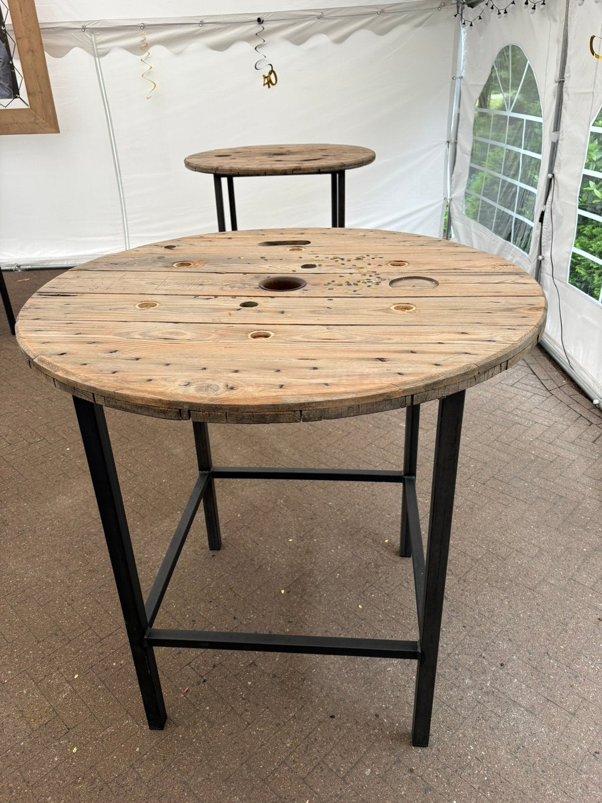 Hangtafel diameter 116 cm met stalen onderstel, Huis en Inrichting, Ophalen, Zo goed als nieuw