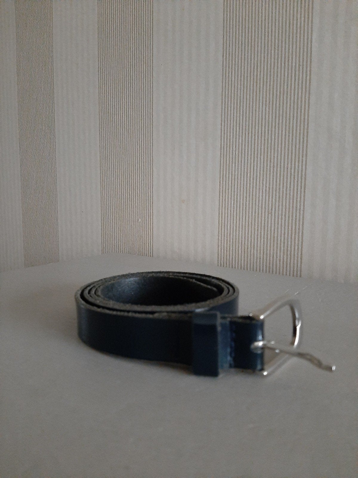 Donkerblauw dames lakleer riempje leer riem maat 85., Kleding | Dames, Minder dan 3 cm, Echt leder, Ophalen of Verzenden, Zo goed als nieuw