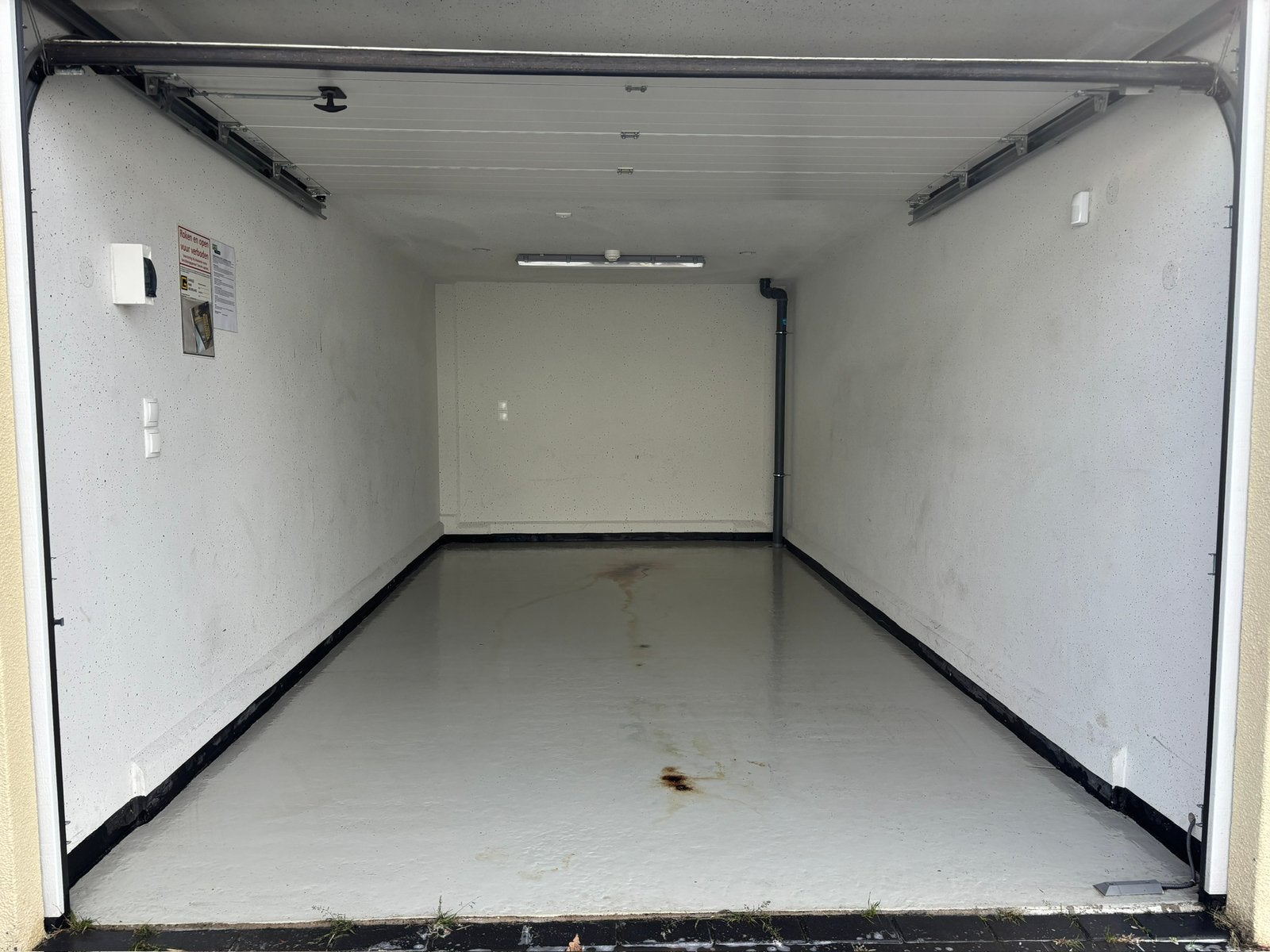 Moderne garagebox 18 m2 te koop in Bergen op Zoom, Auto diversen, Autostallingen en Garages