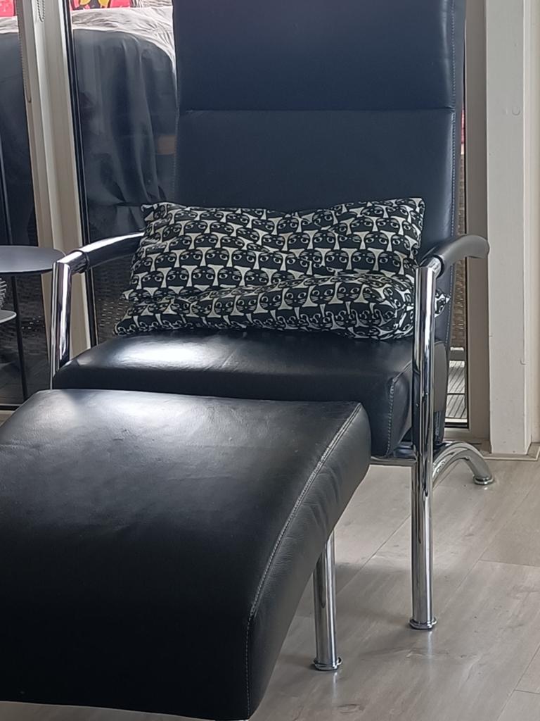Leolux stoel met poef, Ophalen, 75 tot 100 cm, Eenpersoons, Minder dan 150 cm