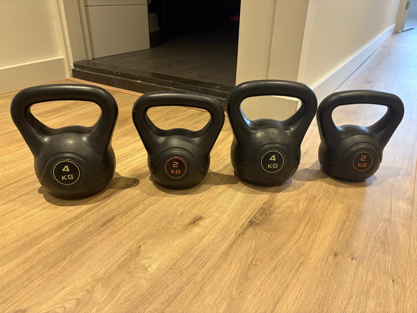 Kettlebell set: 2x 2kg en 2x 4kg, Sport en Fitness, Fitnessmaterialen, Ophalen, Zo goed als nieuw, Armen, Kettlebell
