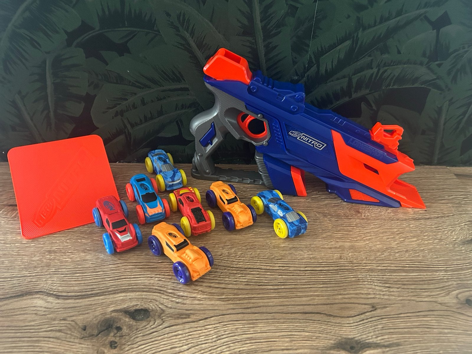 Nerf Nitro blaster met 7 raceauto's en schans, Kinderen en Baby's, Ophalen of Verzenden, Zo goed als nieuw