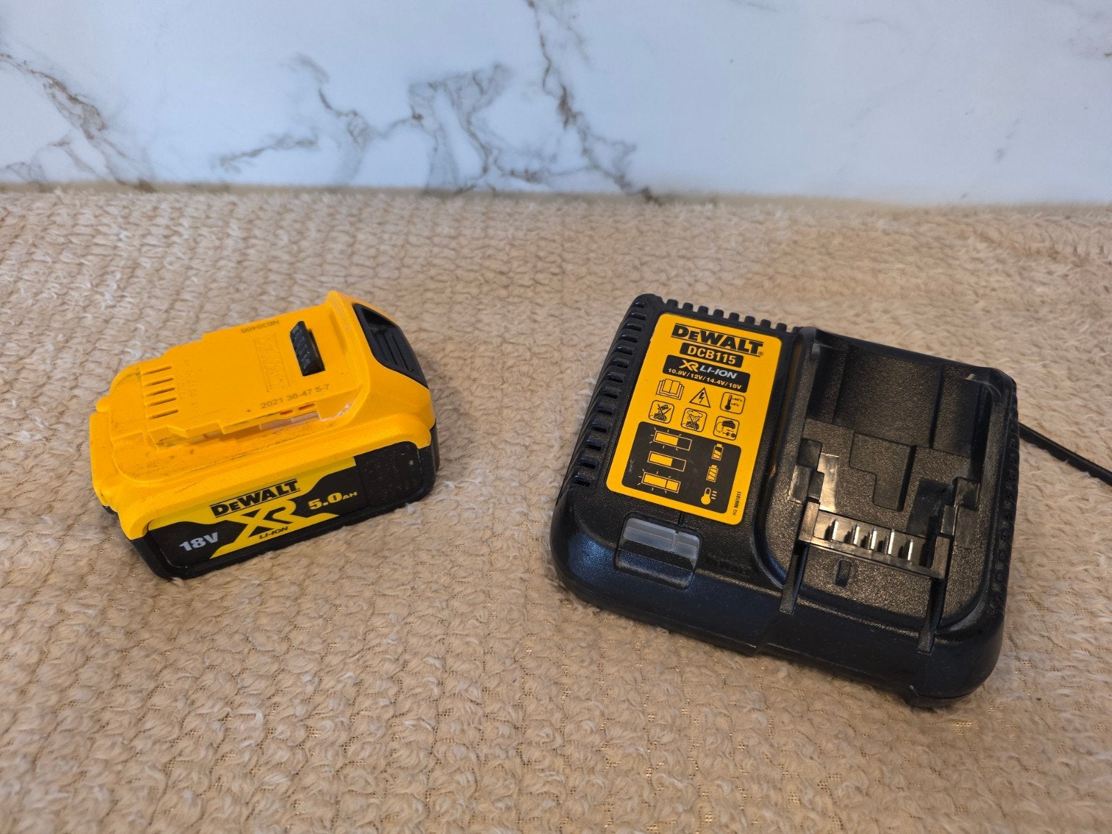 DeWalt XR 18V 5.0Ah accu + DCB115 lader, Ophalen of Verzenden, Gebruikt